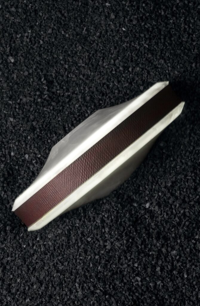 Astre mobile - MAISON LACME - lampe onyx H.Obligi et E. Blouet soucoupe - Crédit Edouard Elias